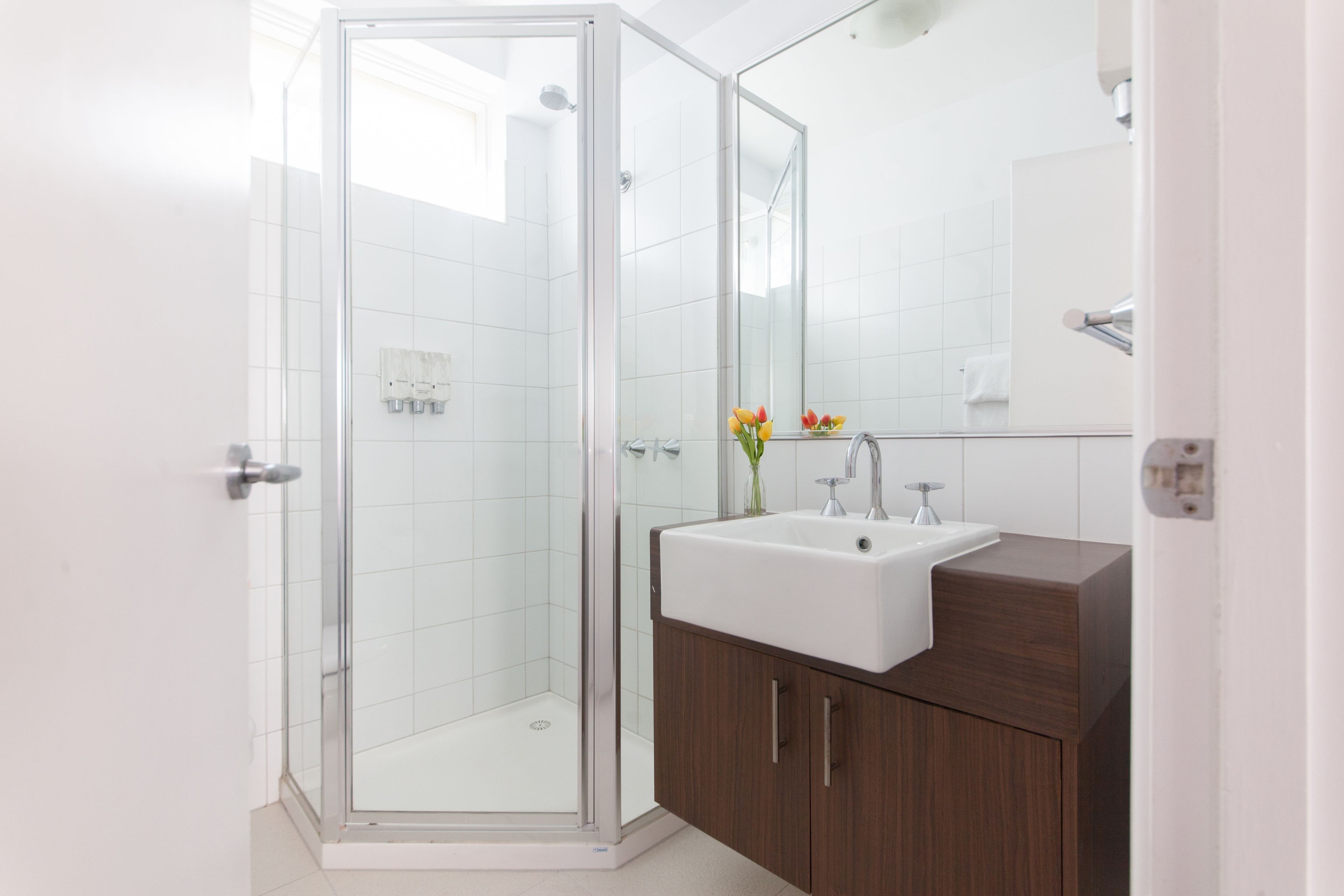 Standard Apartment, 1 Bedroom | Bathroom | Shower, free toiletries, hair dryer