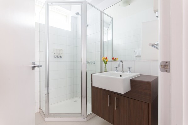 Standard Apartment, 1 Bedroom | Bathroom