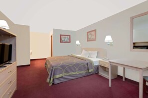 Individually decorated, individually furnished, desk, blackout curtains - Super 8 by Wyndham Keystone/Mt. Rushmore (Keystone)