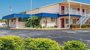 Unclassified image, 2 of 23, button - Rodeway Inn (Fort Pierce)