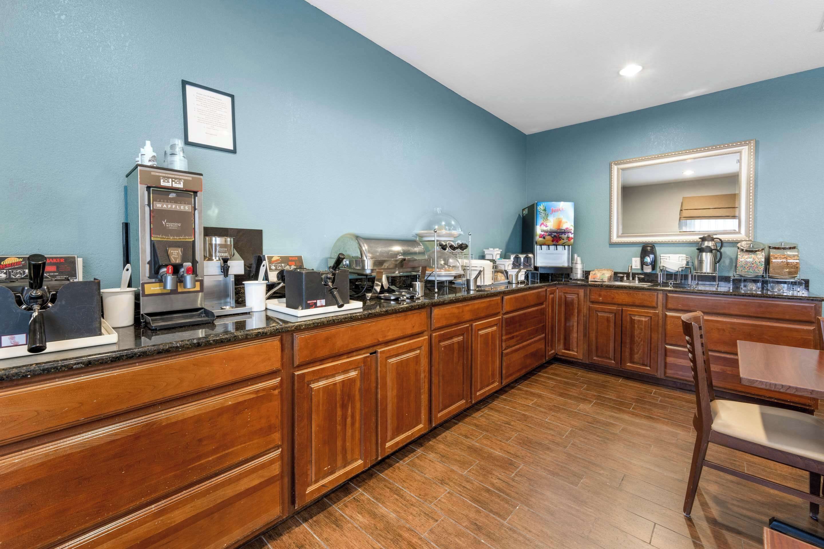 free buffet breakfast