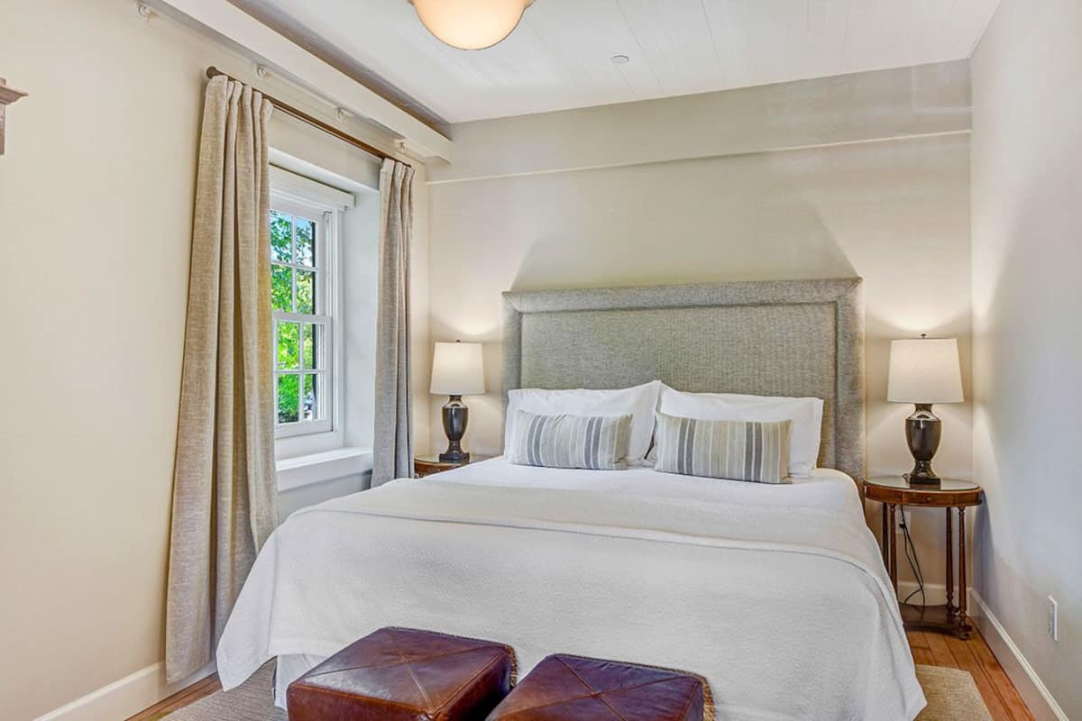 Suite, Multiple Beds, Balcony | 1 bedroom, premium bedding, down comforters, iron/ironing board