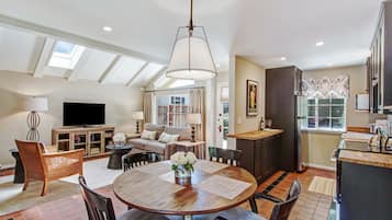 1-Bedroom Loft Bungalow, King Bed, Sofa Bed, Full Kitchen, Private Backyard with BBQ | Living area | TV