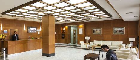 Coin salon dans le hall