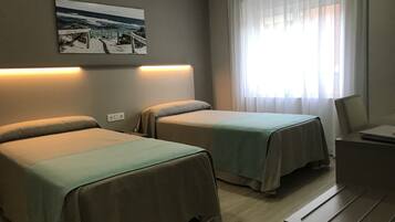 2 chambres, bureau, espace de travail pour ordinateur portable