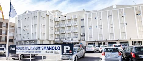 Façana frontal de l'allotjament