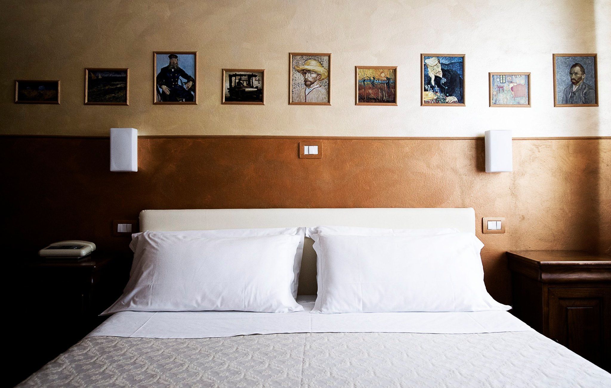 hypo-allergenic bedding, minibar, desk, soundproofing