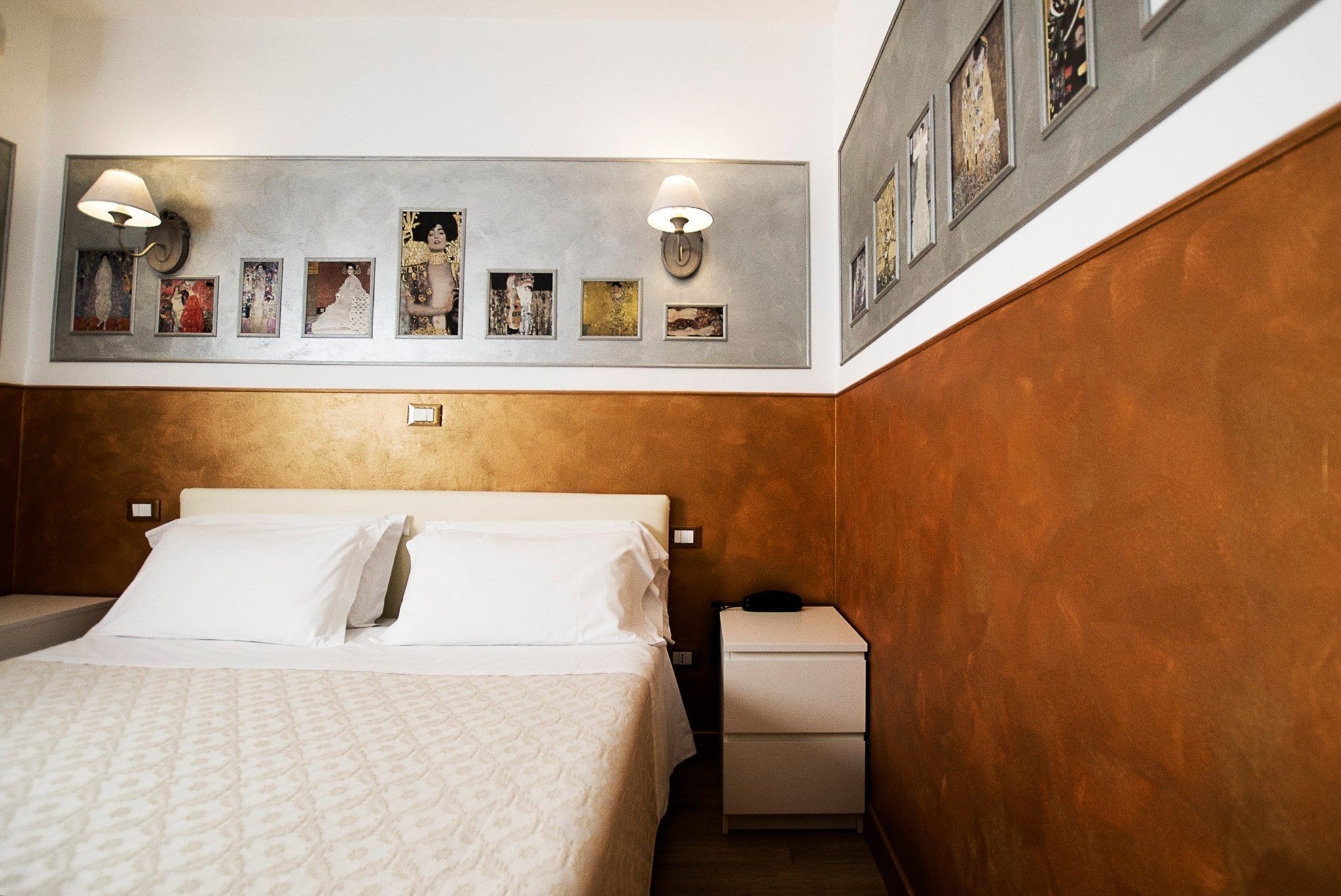 hypo-allergenic bedding, minibar, desk, soundproofing