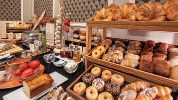 Dagelijks ontbijtbuffet (EUR 24 per persoon)