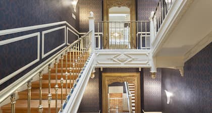 Catalonia Las Cortes Hotel