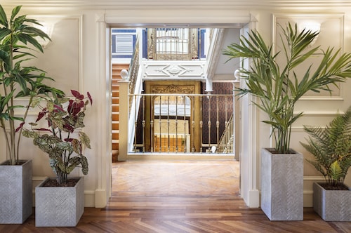 Catalonia Las Cortes Hotel