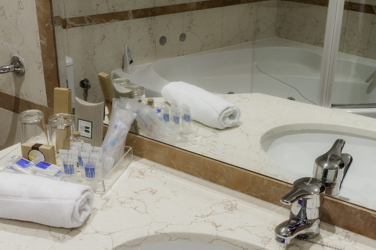 مستلزمات مجانية للعناية الشخصية، مجففات شعر، مناشف