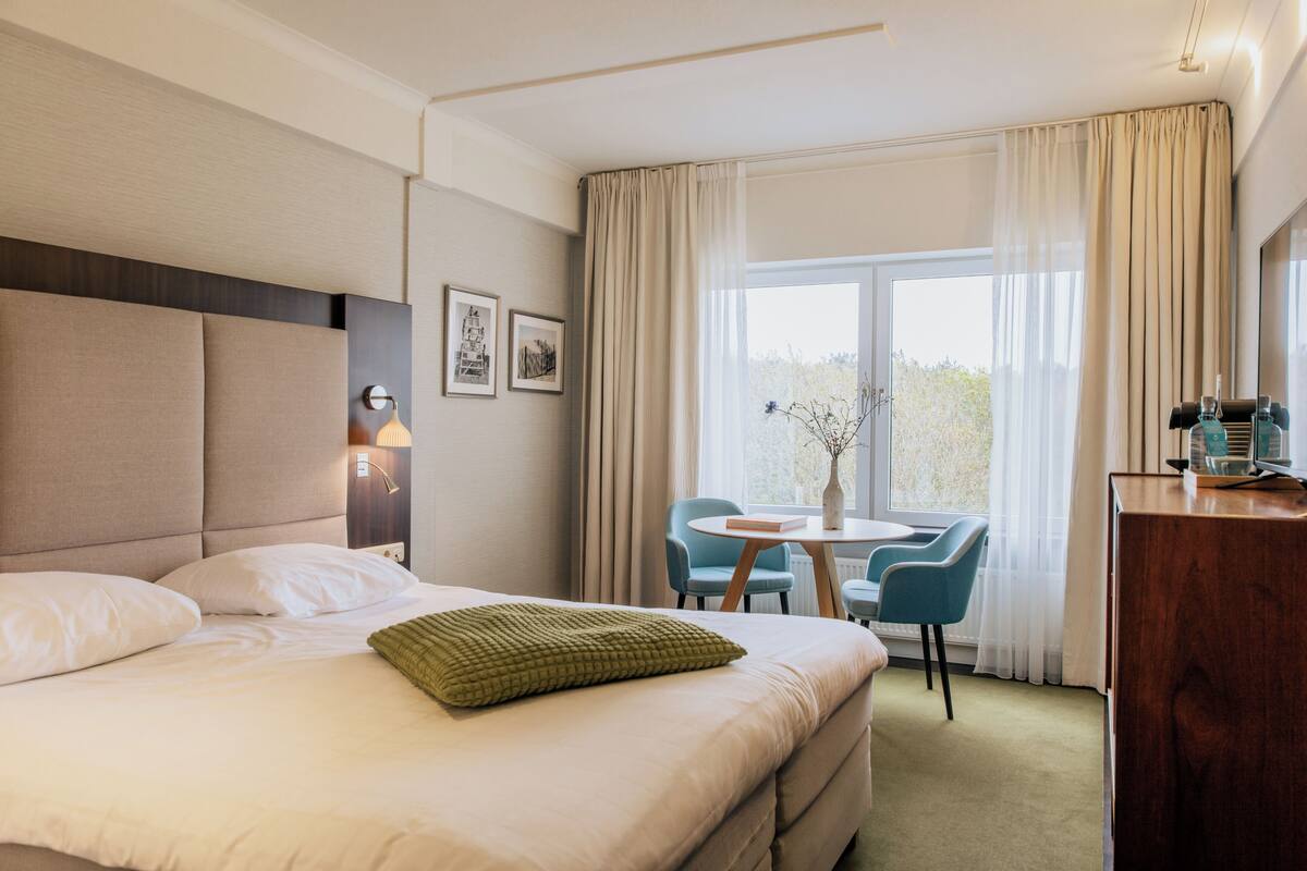 deluxe double or twin room, 1 bedroom | 1 bedroom, premium bedding, in-room safe, blackout curtains