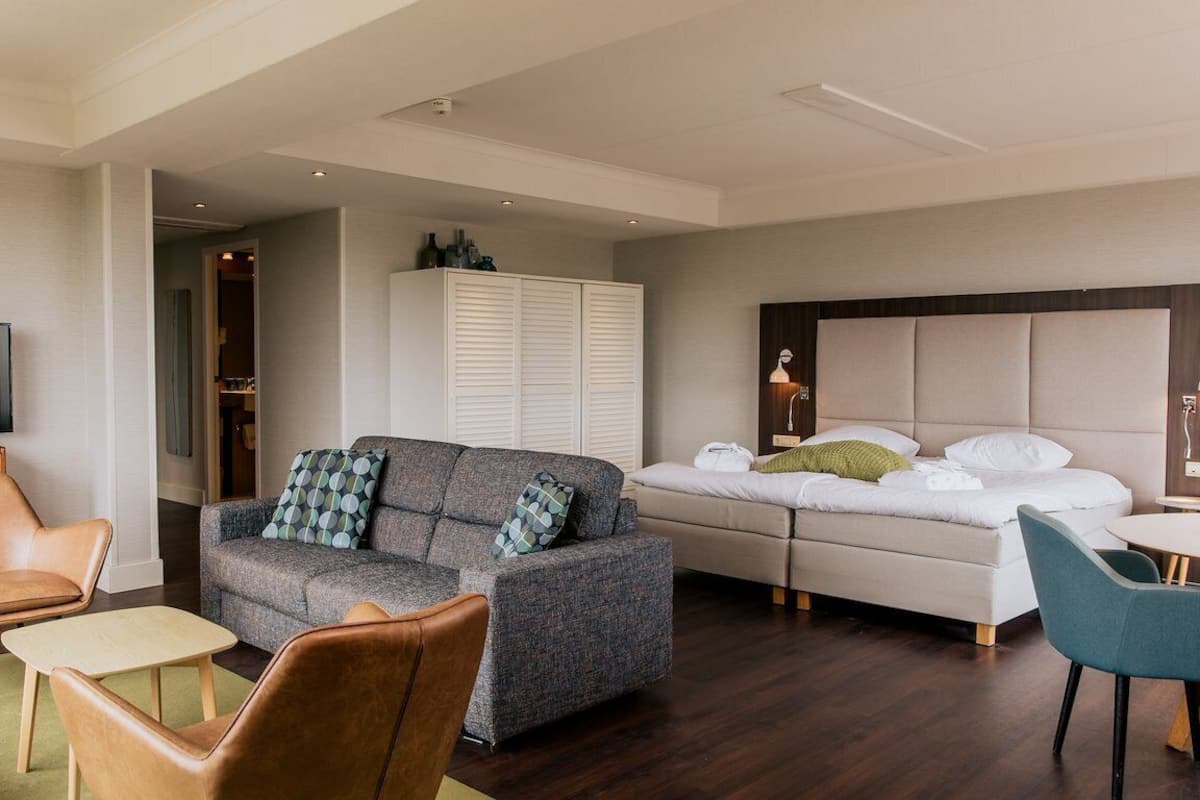 Appartment 220 with bath and balcony (dog free) | Premium bedding, in-room safe, blackout drapes, iron/ironing board