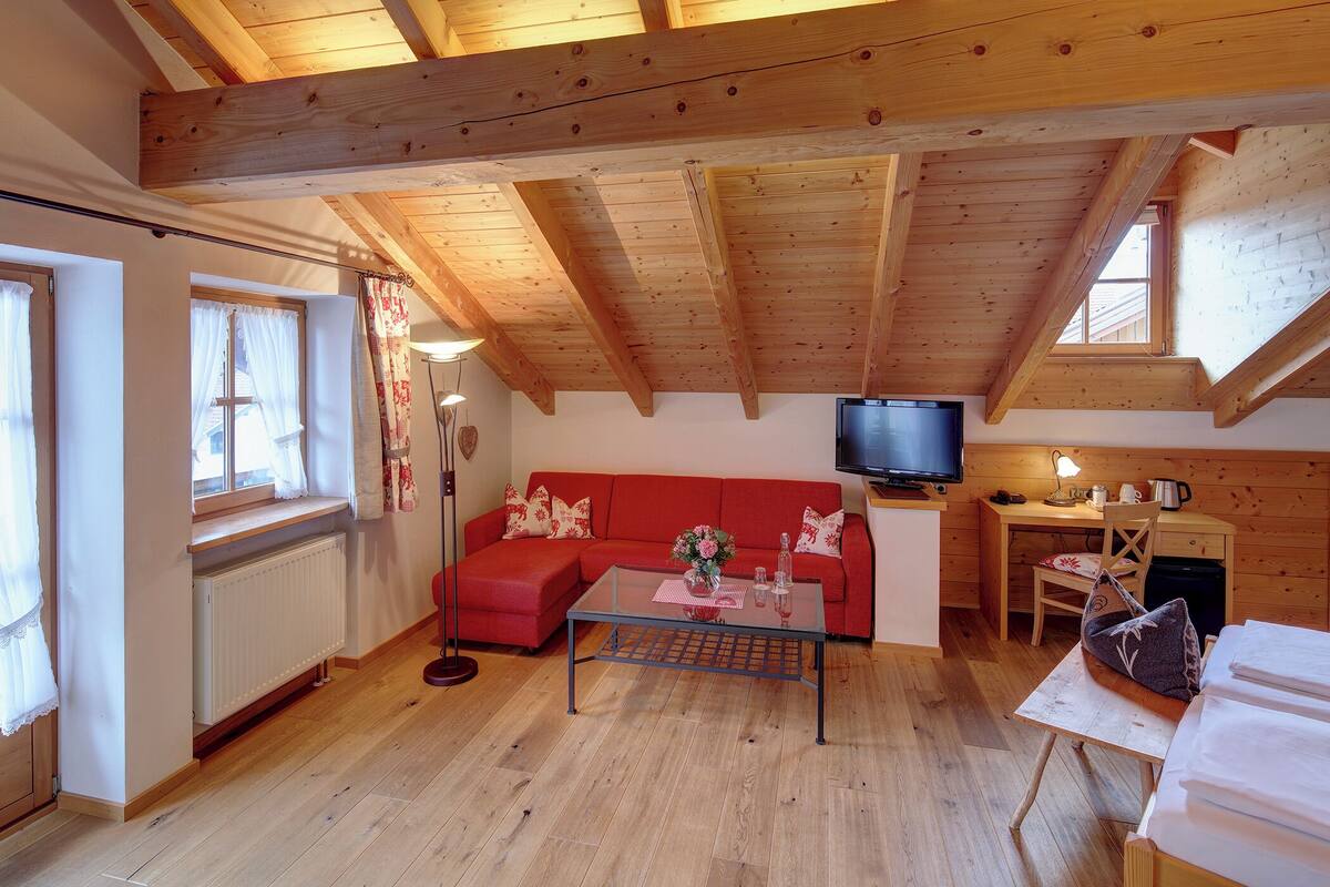 junior suite, 1 queen bed, balcony | hypo-allergenic bedding, individually decorated, free cots/infant beds