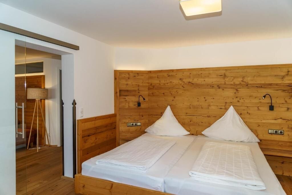 junior suite, 1 queen bed, balcony | hypo-allergenic bedding, individually decorated, free cots/infant beds