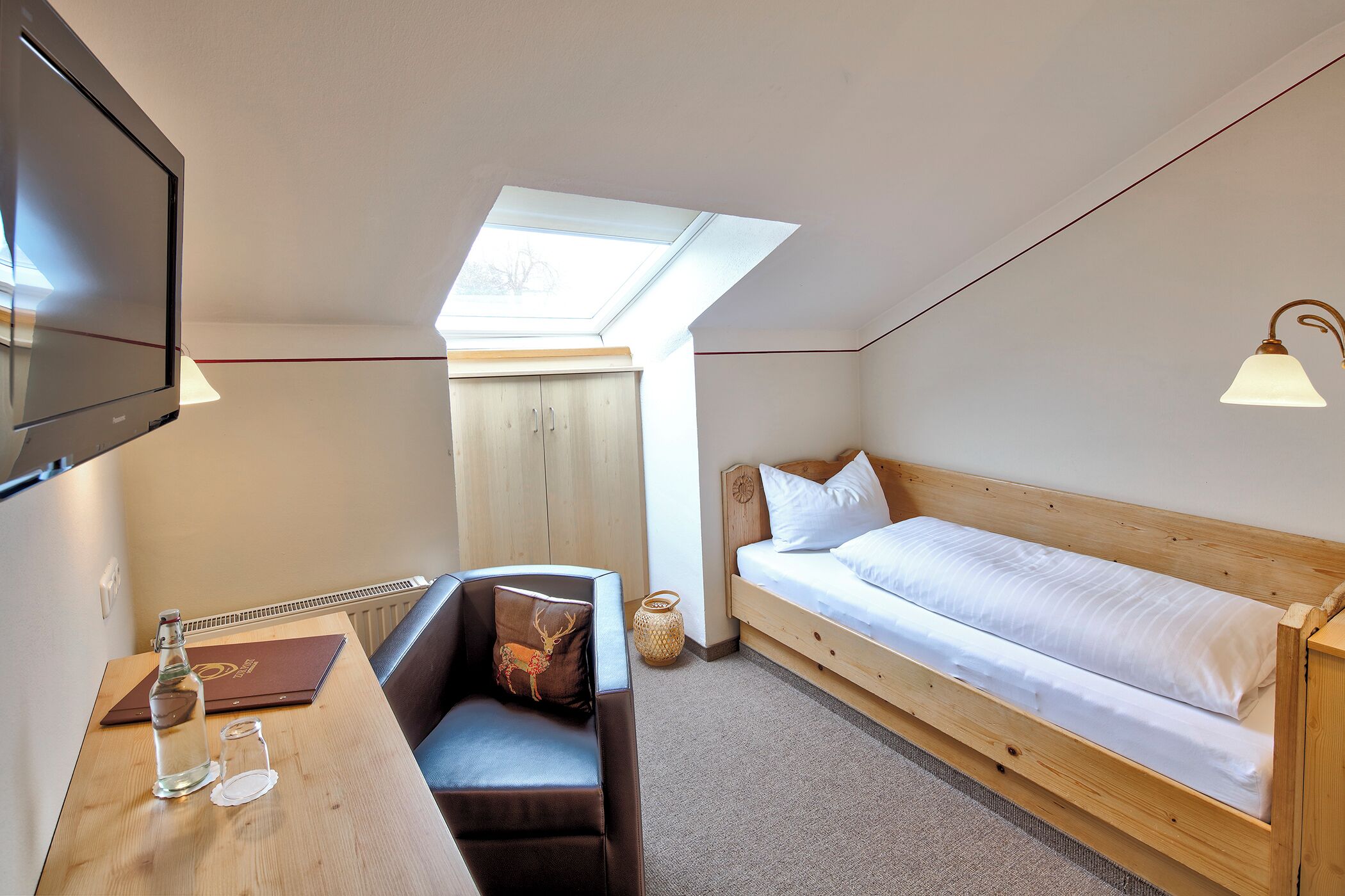 family room, 2 bedrooms | hypo-allergenic bedding, individually decorated, free cots/infant beds