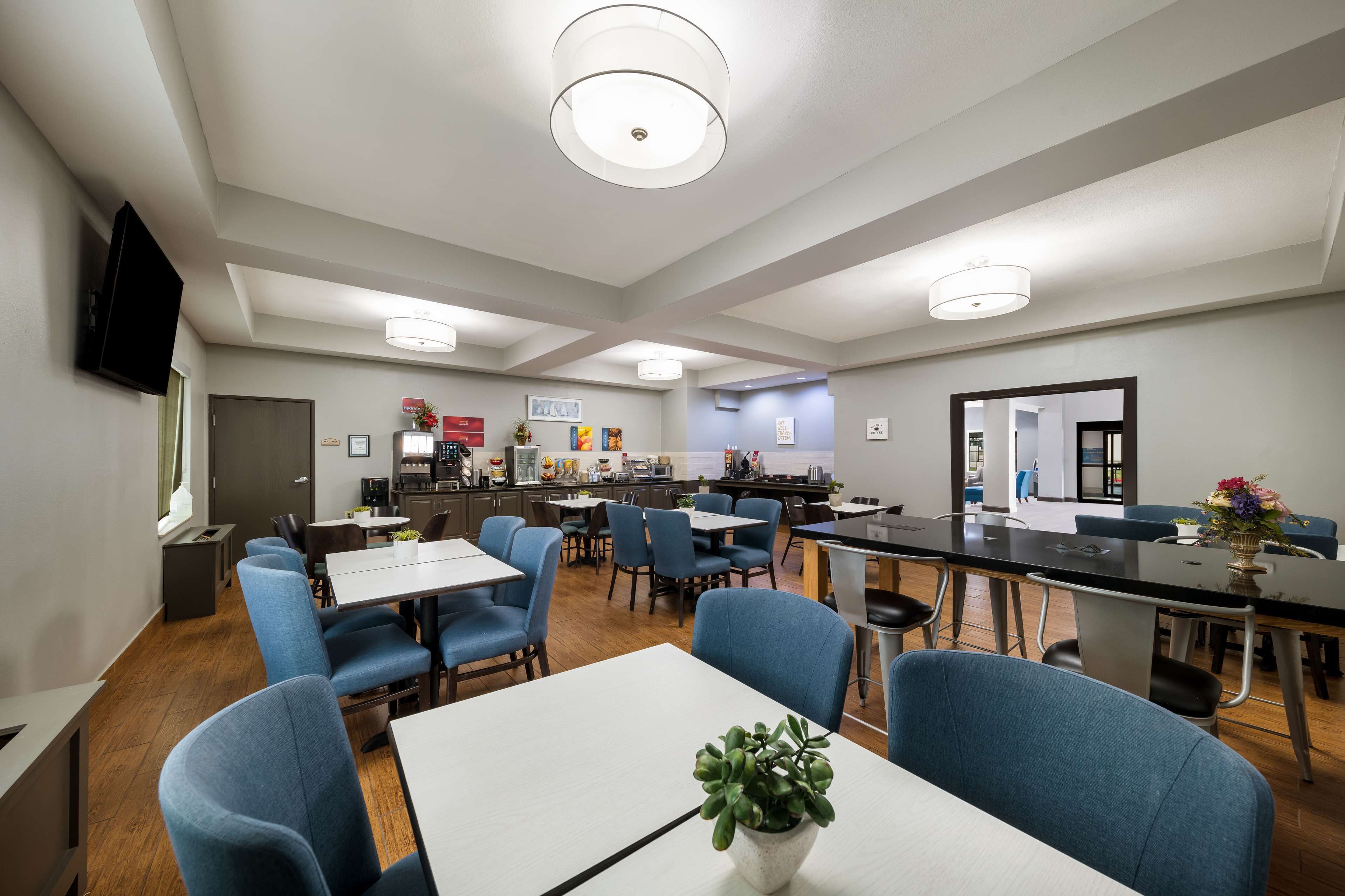 free daily full breakfast