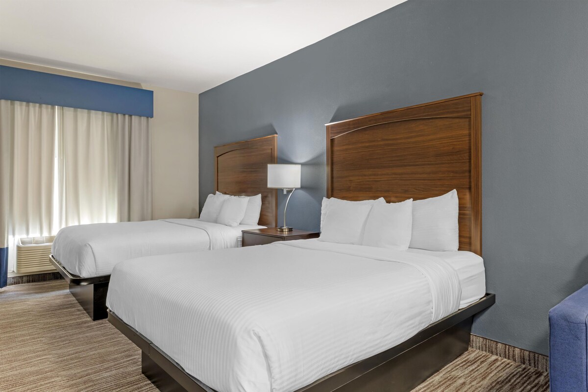 Suite, 2 Queen Beds, Accessible, Refrigerator & Microwave (with Sofabed)