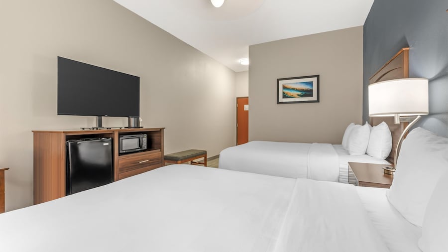 Best Western Plus Lake Dallas Inn & Suites