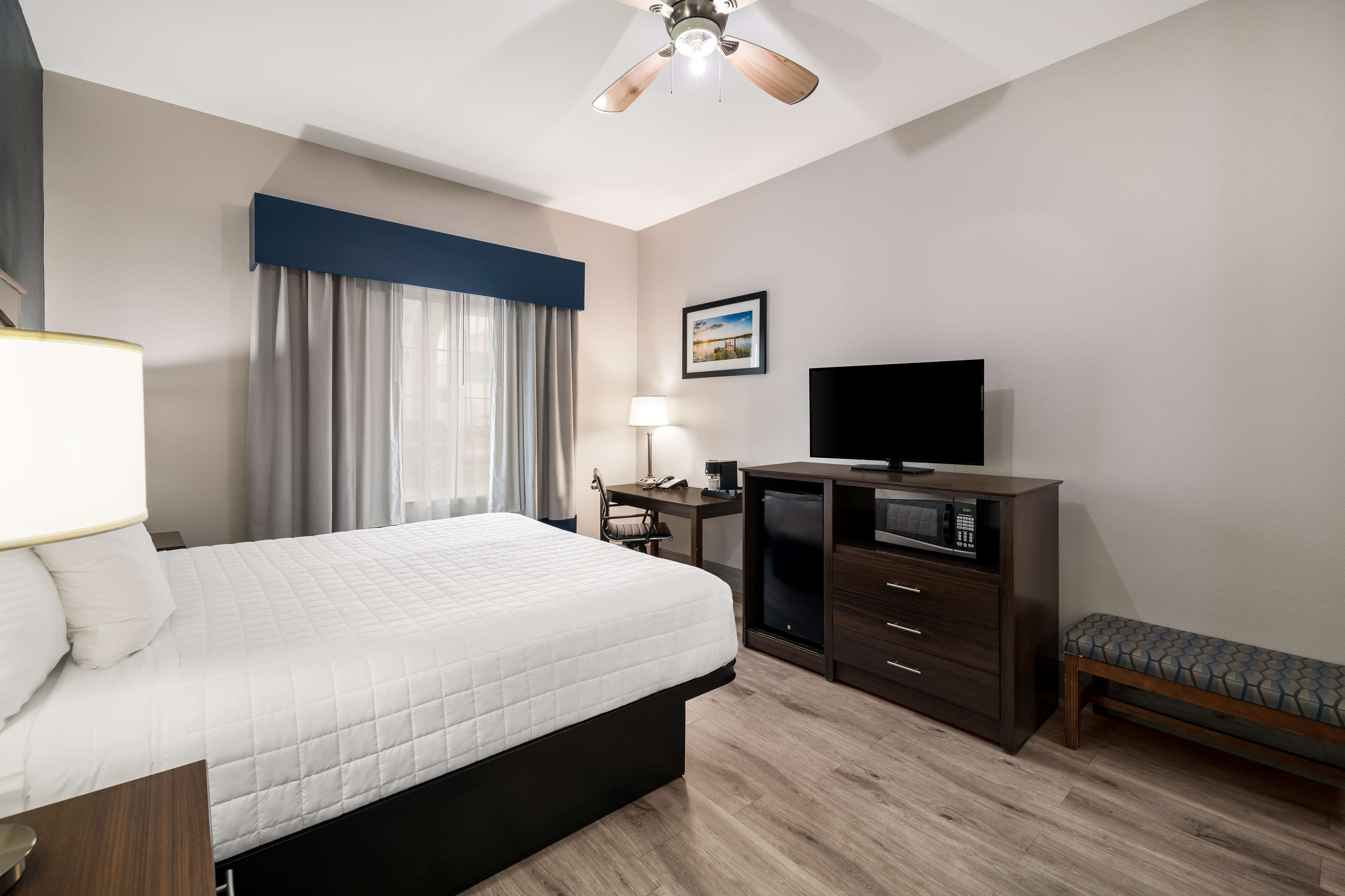 standard room, 1 king bed, non smoking, refrigerator & microwave | in-room safe, desk, laptop workspace, blackout curtains