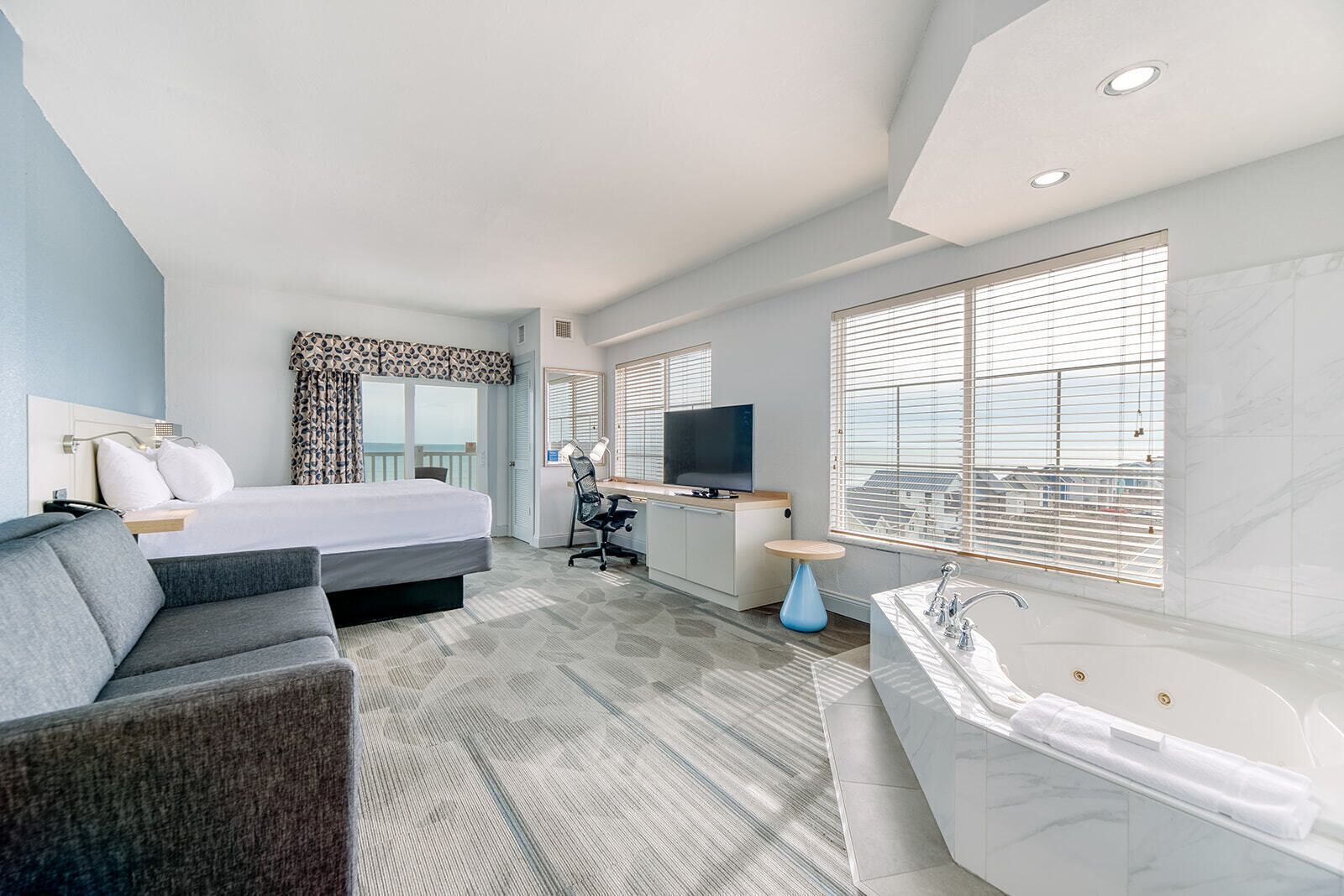 Premium bedding, in-room safe, desk, iron/ironing board