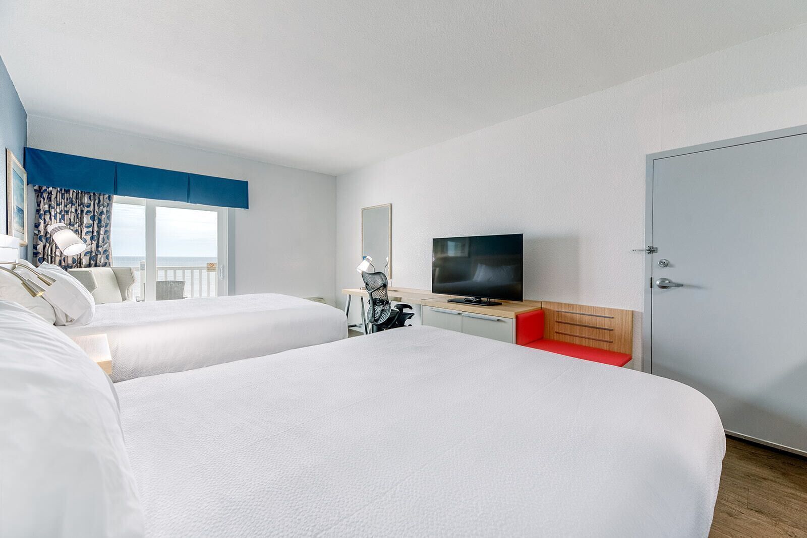 Premium bedding, in-room safe, desk, iron/ironing board