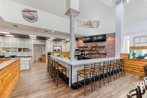 Breakfast, lunch, dinner served; American cuisine - Hilton Garden Inn Outer Banks/Kitty Hawk (Kitty Hawk)