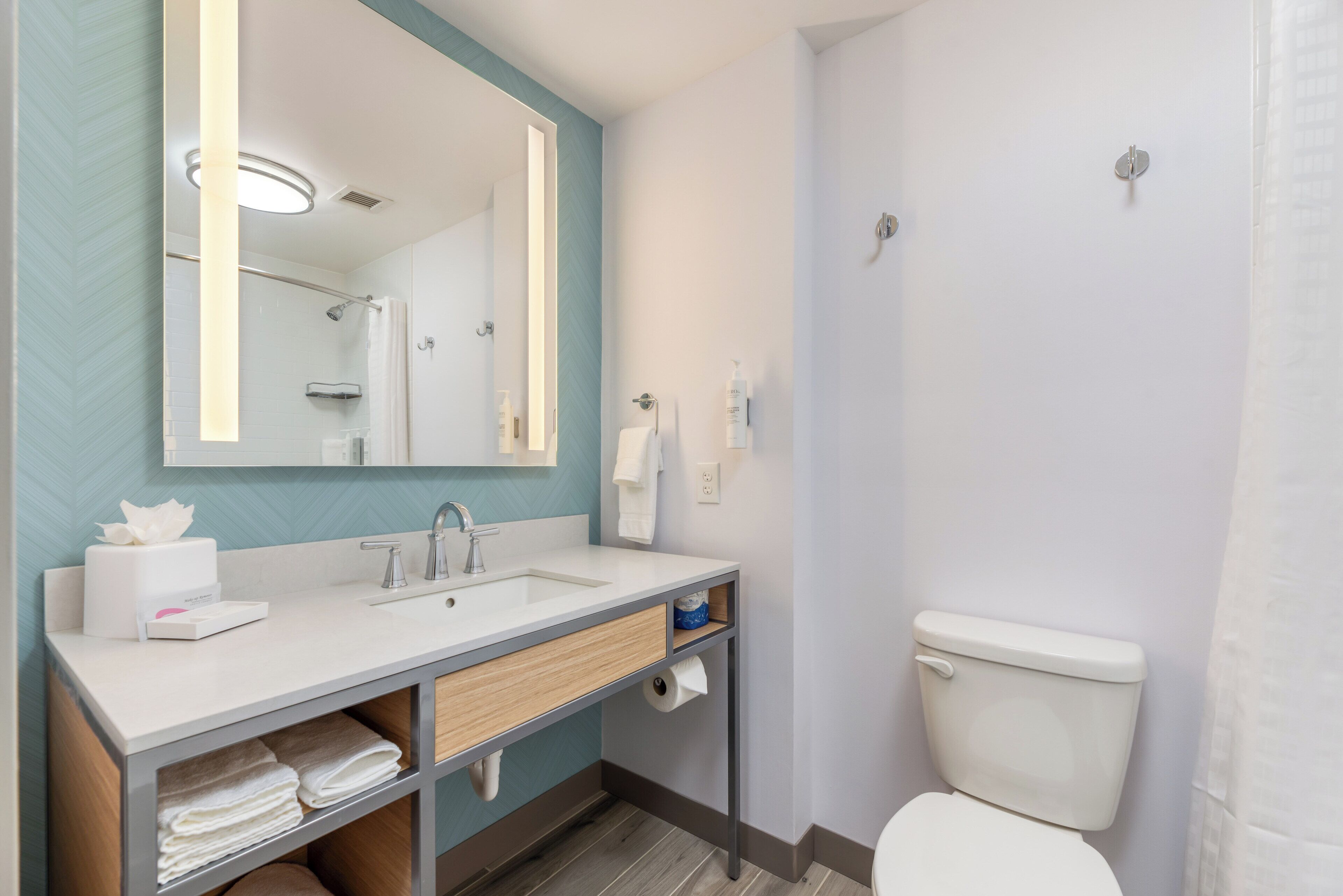 combined shower/bathtub, free toiletries, hair dryer, towels