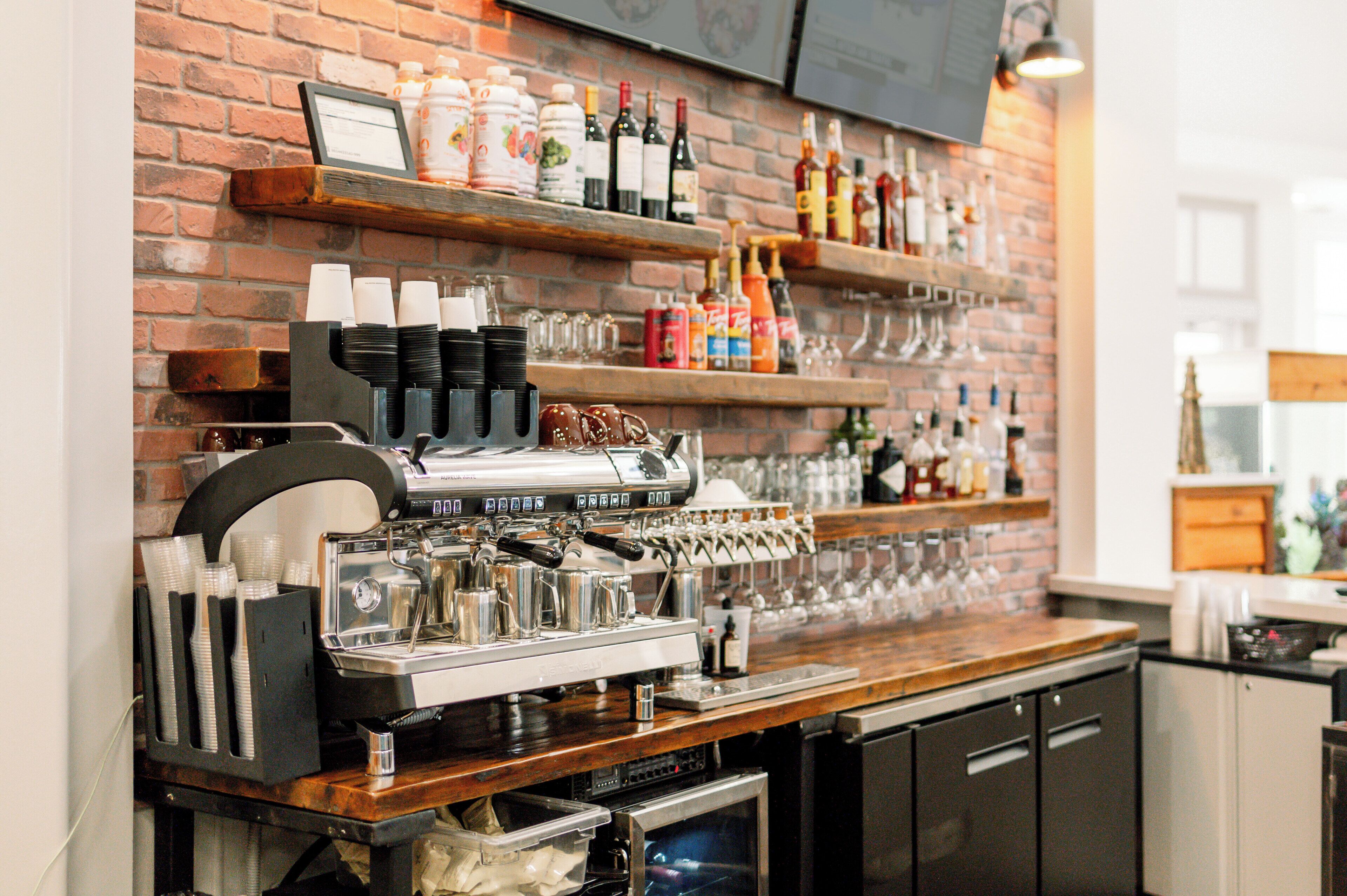 breakfast, lunch, dinner served; american cuisine