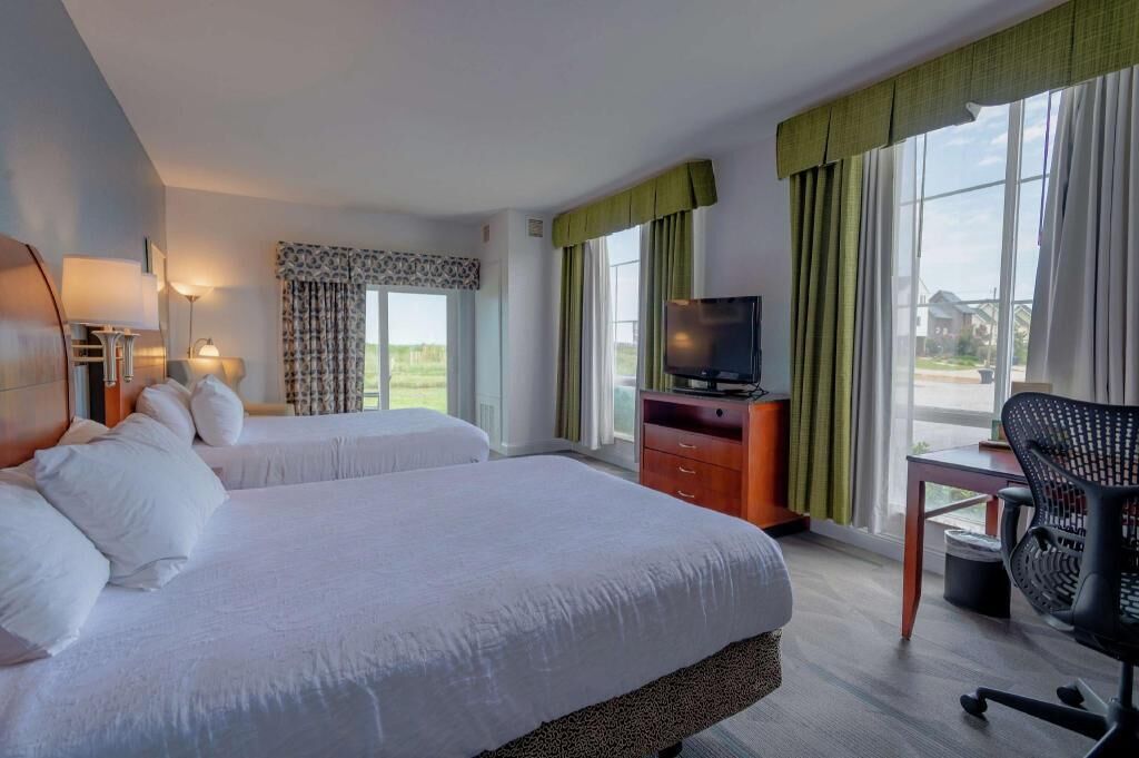 Premium bedding, in-room safe, desk, iron/ironing board