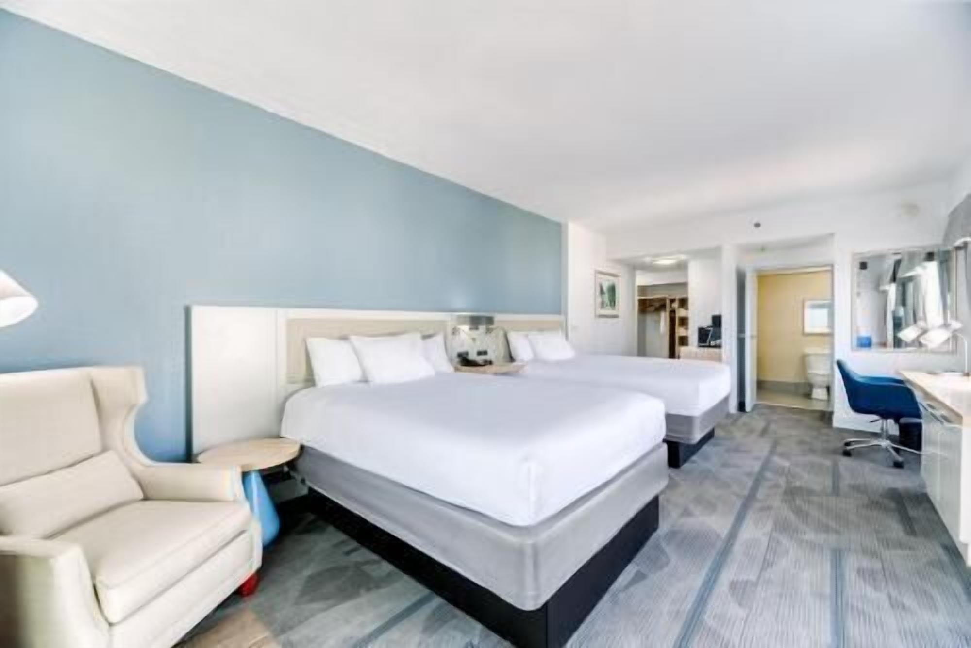 Premium bedding, in-room safe, desk, iron/ironing board