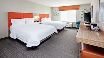 Habitación estándar con 2 matrimoniales | Ropa de cama de alta calidad y escritorio