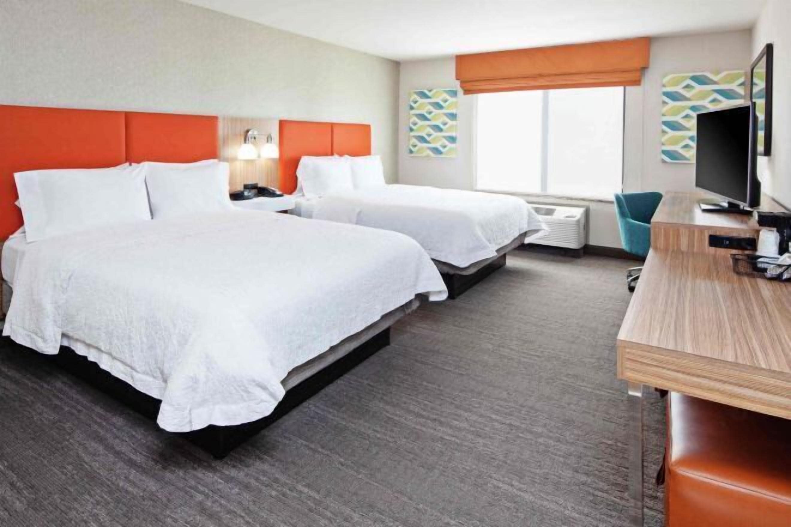 Ylelliset vuodevaatteet, työpöytä