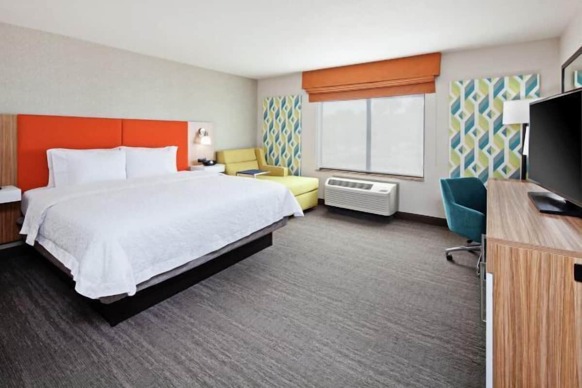 1 bedroom, premium bedding, in-room safe, desk