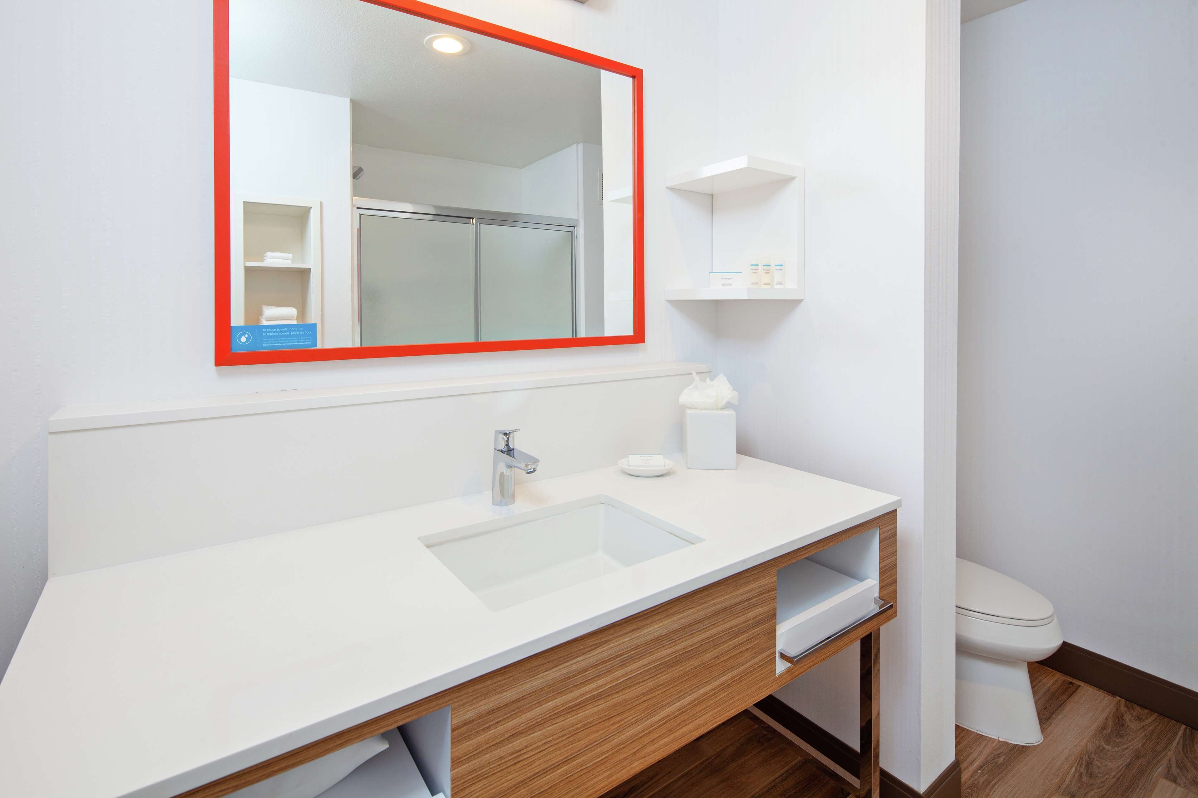 hydromassage showerhead, free toiletries, hair dryer, towels