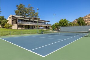 Tennis court - Riviera Oaks Resort (Ramona)