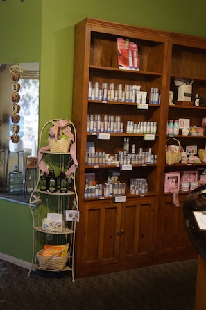 Couples treatment room(s), body treatments, aromatherapy