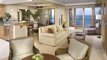 36-tommers fladskærms-tv med kabelkanaler, tv, dvd-afspiller