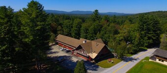 The Upper Pass Lodge at Magic Mountain