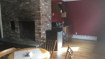 Exclusive Suite, Multiple Beds, Kitchenette, Mountain View