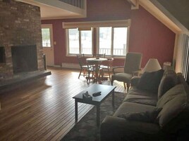 Exclusive Suite, 3 Bedrooms, Kitchenette, Mountain View - Pet Friendly | 1 bedroom, desk, iron/ironing board, free WiFi