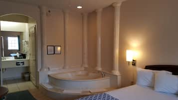 Suite, 1 King Bed, Jetted Tub | Jetted tub