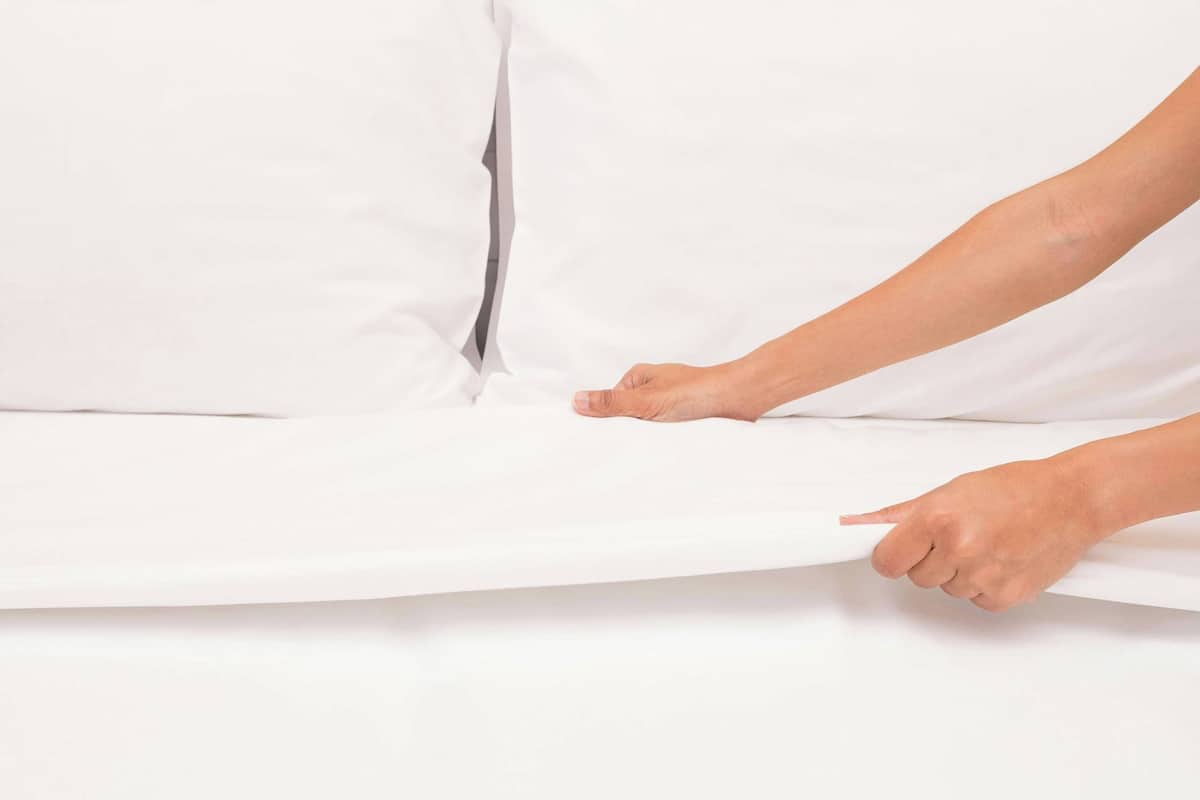 1 غرفة نوم ومكتب ومساحة عمل للكمبيوتر المحمول وستائر تعتيم