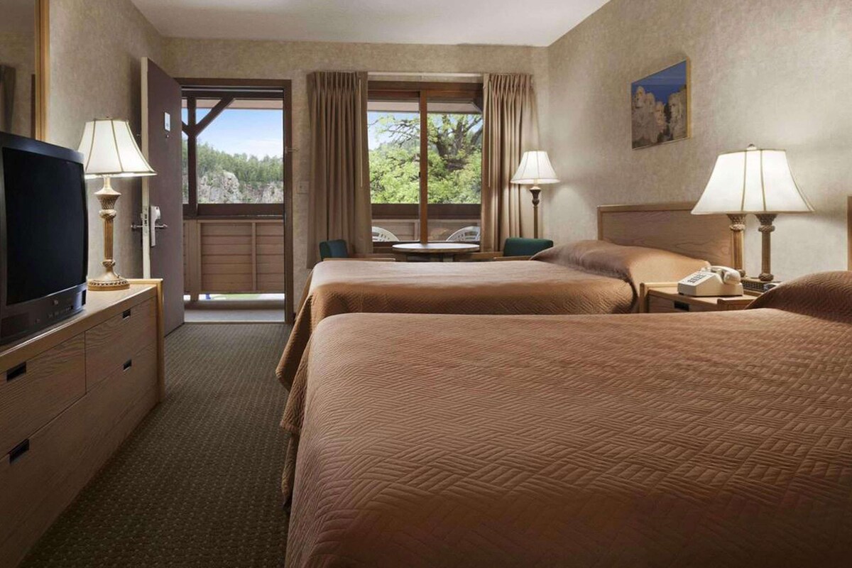 1 bedroom, desk, laptop workspace, blackout drapes