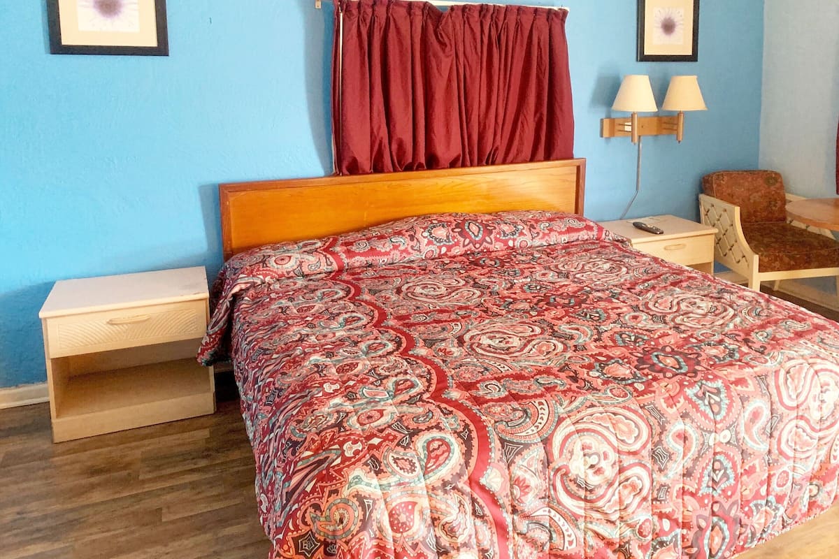 Desk, iron/ironing board, free WiFi, bed sheets