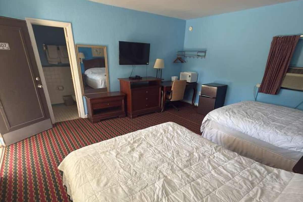Double or Twin Room | Desk, iron/ironing board, free WiFi, bed sheets