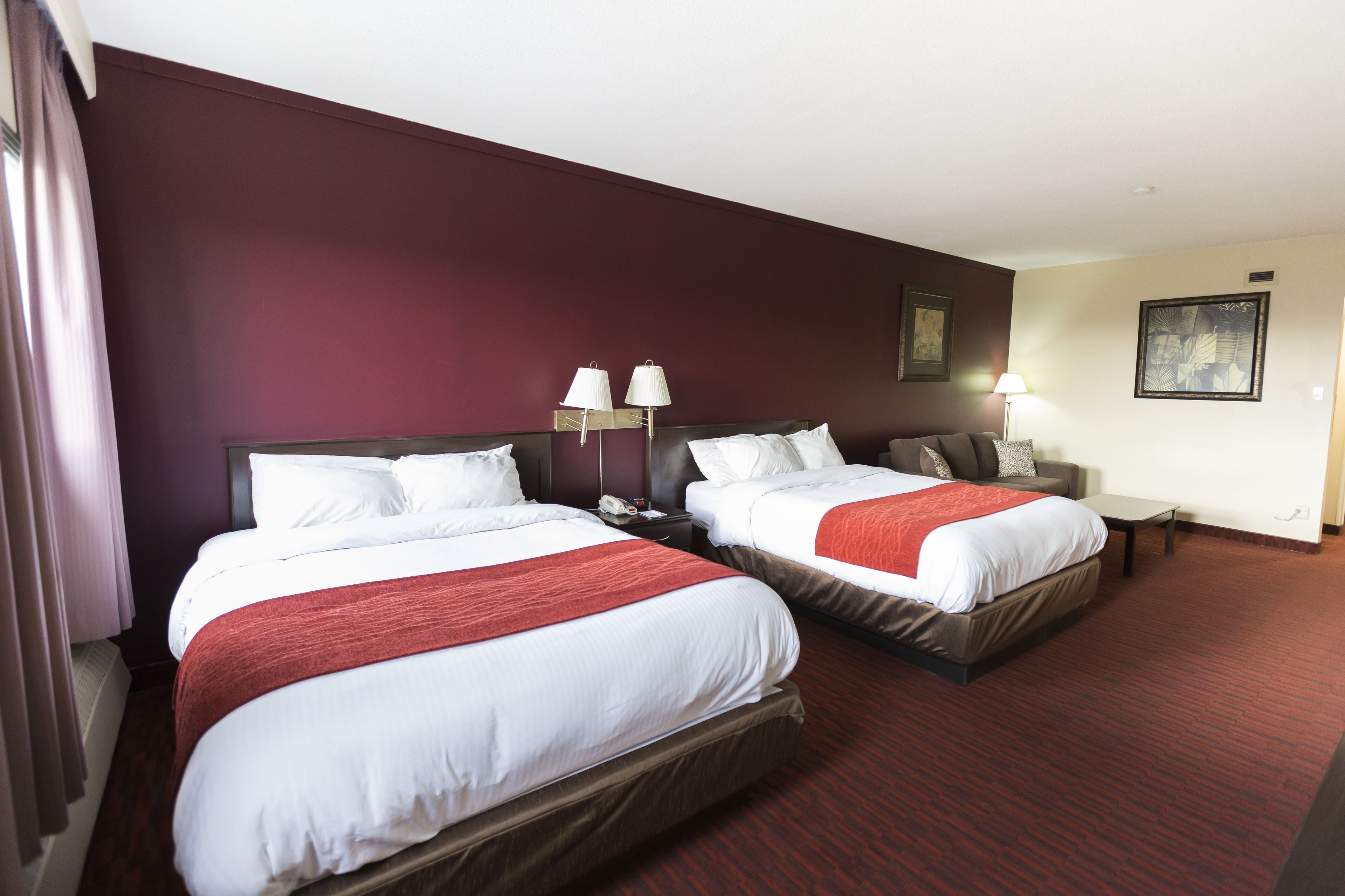 Hochwertige Bettwaren, Daunenbettdecken, Pillowtop-Betten, Schreibtisch