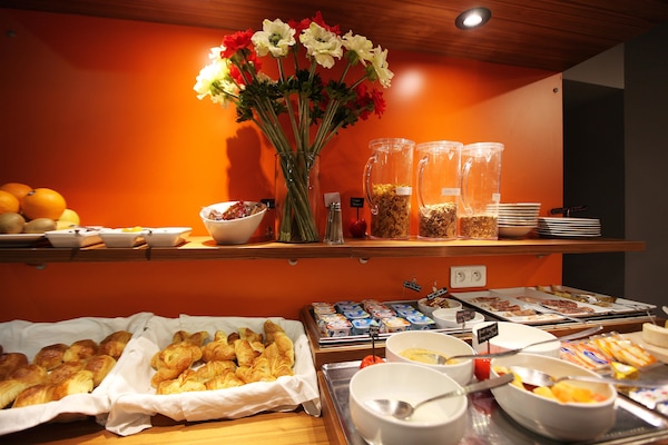 Daily cooked-to-order breakfast for a fee