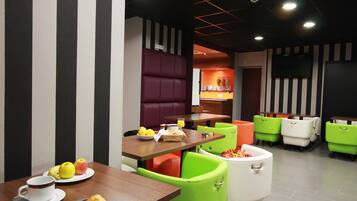 Daily cooked-to-order breakfast (EUR 12 per person)